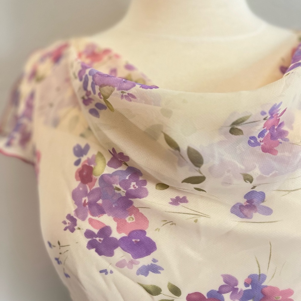 Floral Scoop Neck Top - Picture 3 of 4